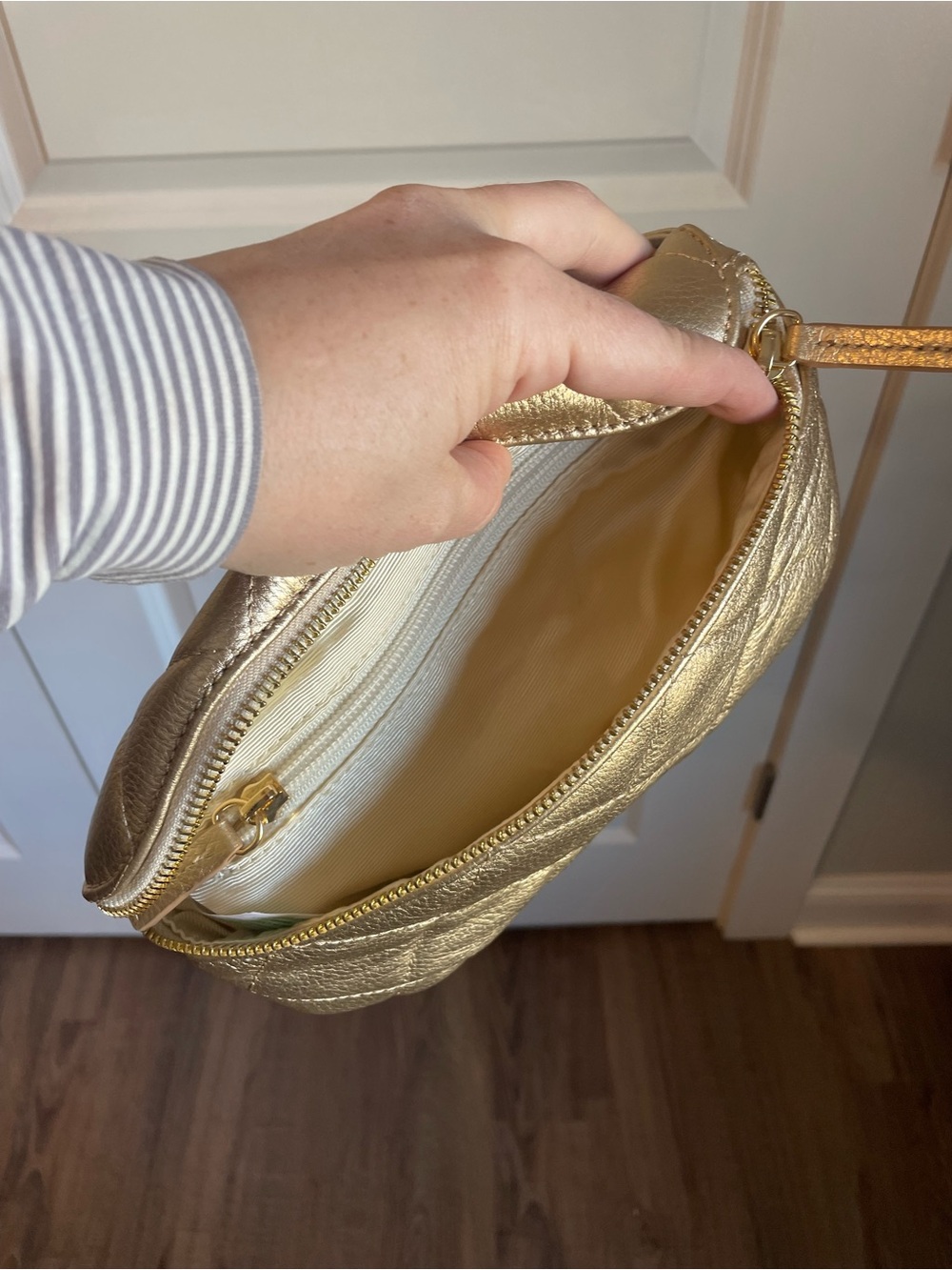 Lilly Pulitzer Quilted Metallic Gold Crossbody Belt Bag - Picture 2 of 3